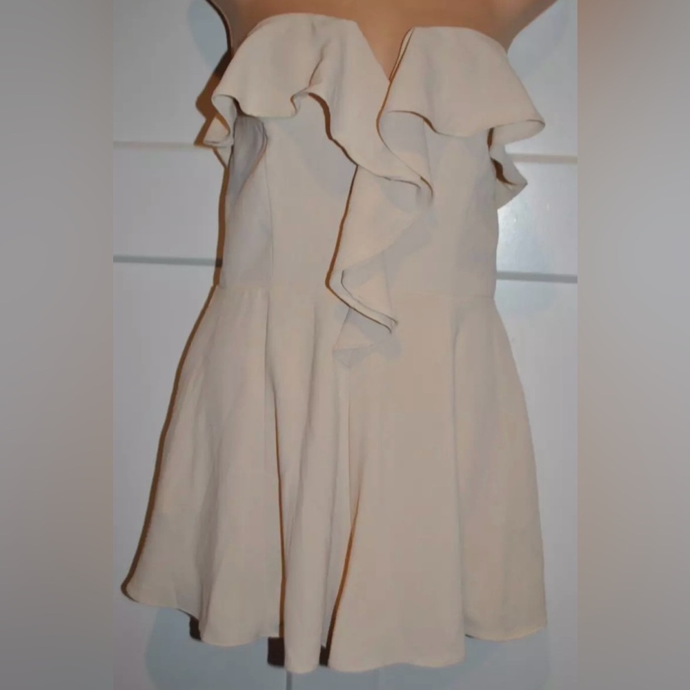 VESTIQUE Ready to Party Ruffle Flowy Strapless Romper Taupe size M NEW NWT